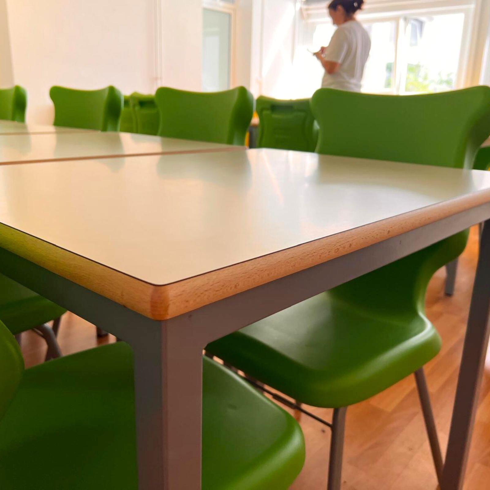 Stol za ucenike blagavaonski