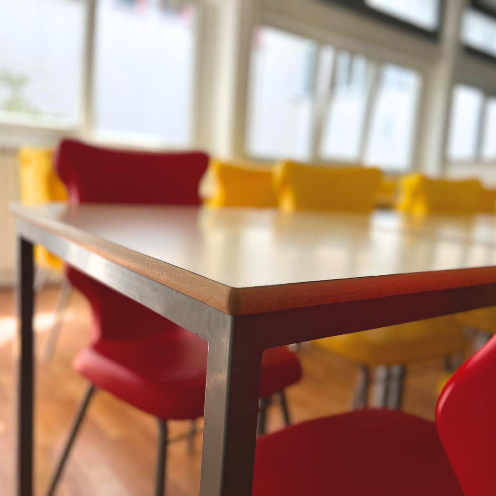 Idealni stolovi za blagavaonicu