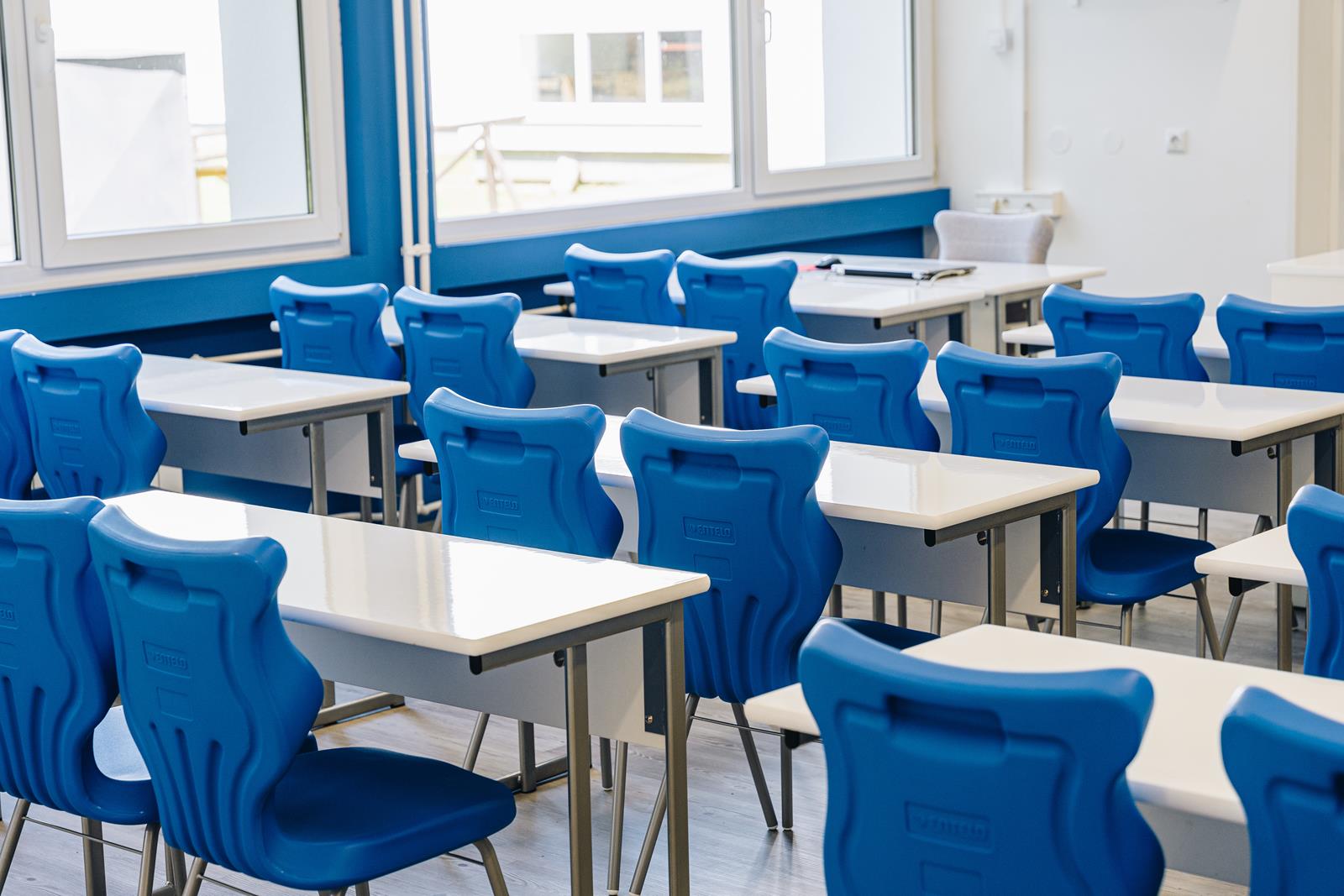 Ucenicki stolovi Sofia u školi