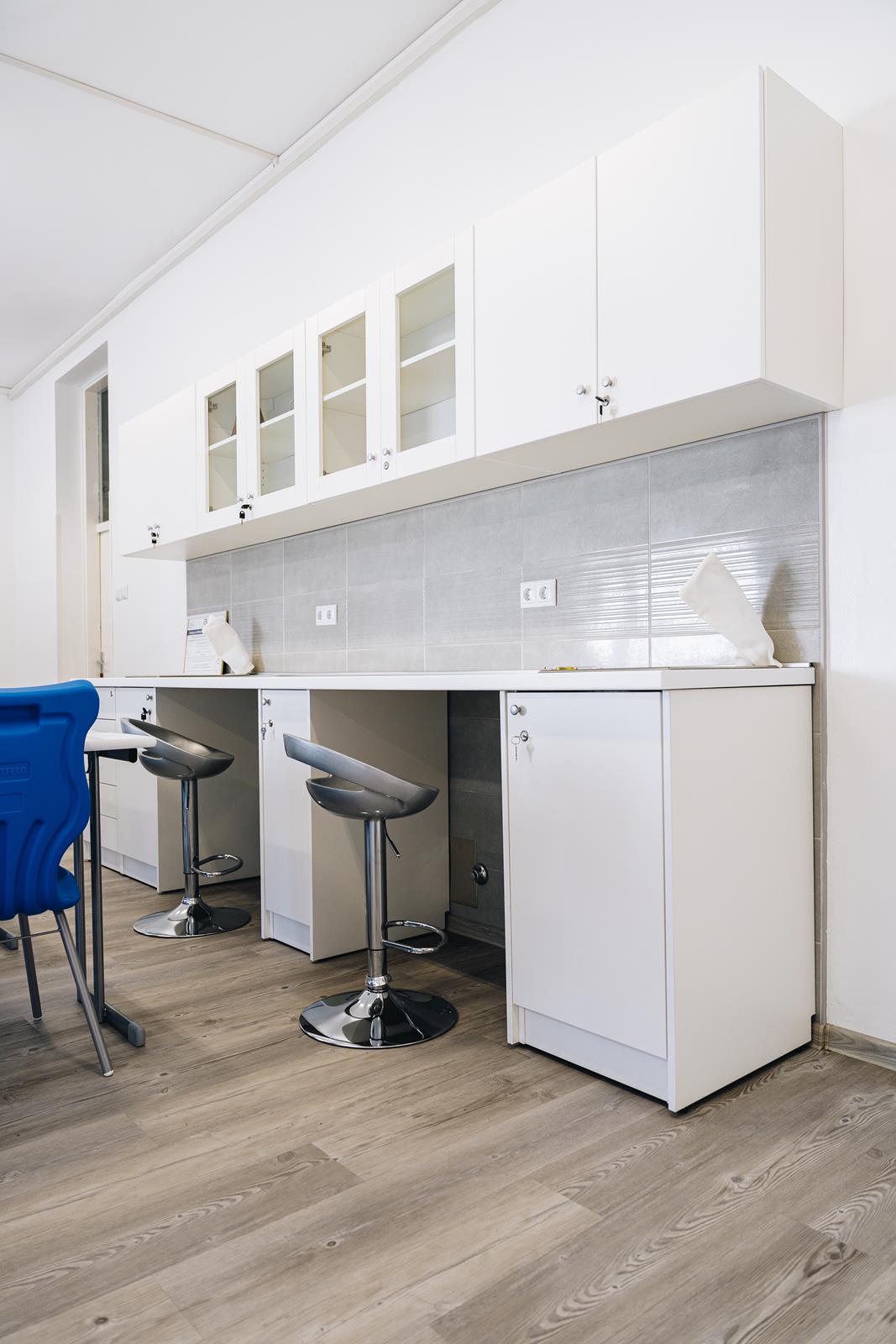 Radni prostor uz zid ucionice