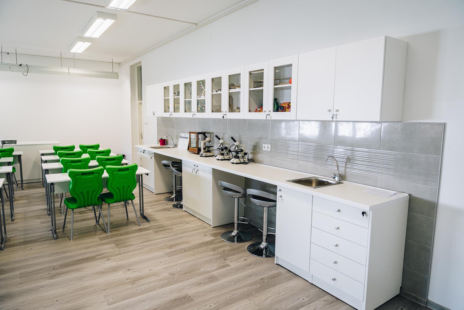 Kvalitetni namještaj u radnom prostoru