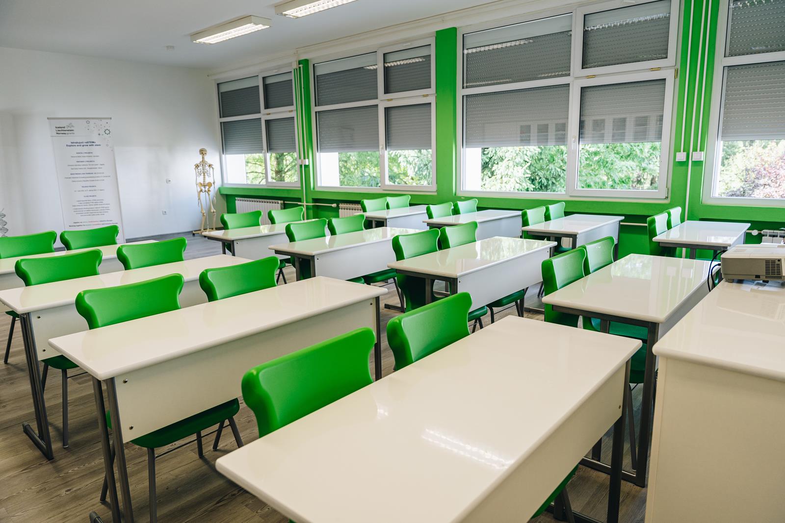 Kvalitetni dvosjed stolovi programa Sofia