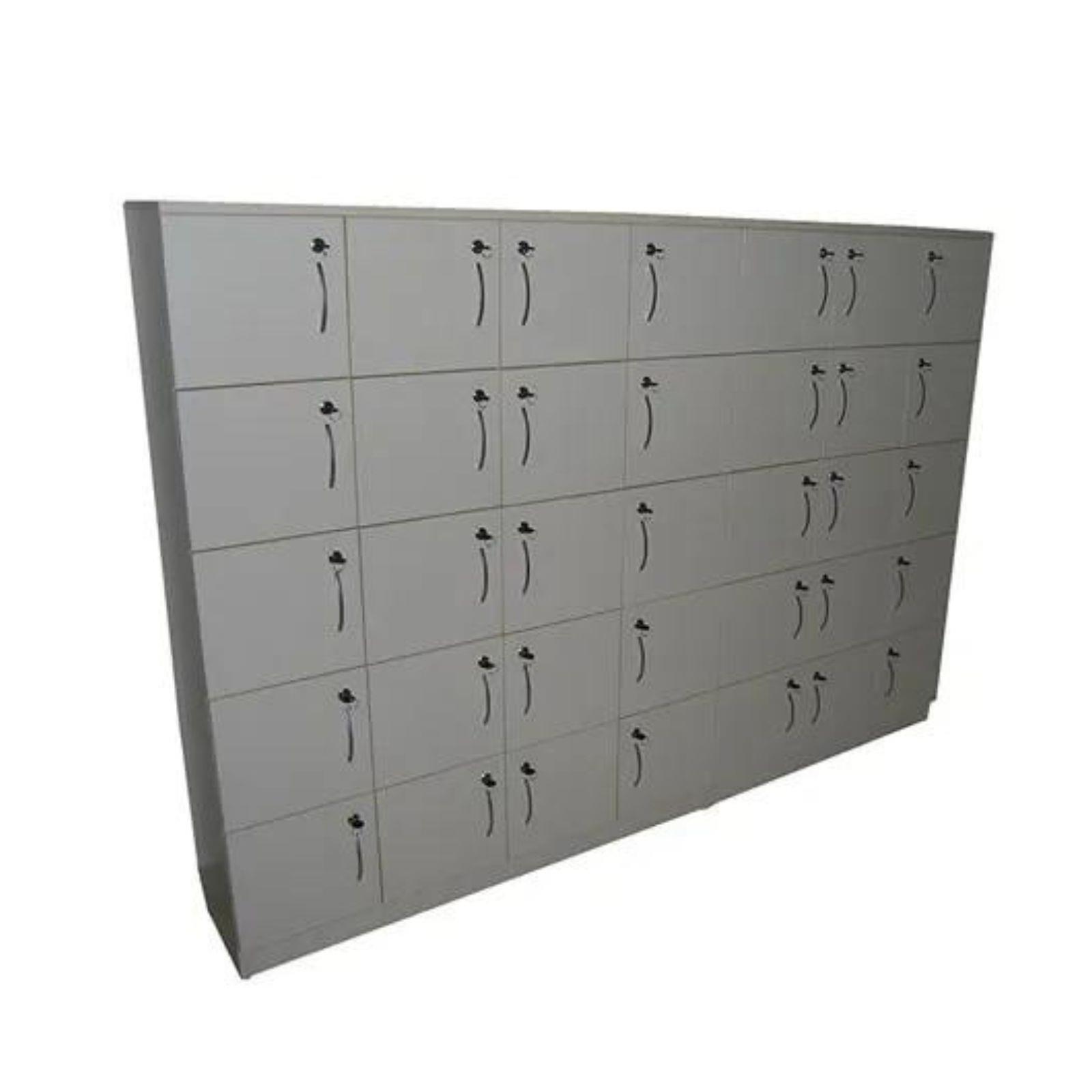 Garderobni ormar s 35 pretinaca