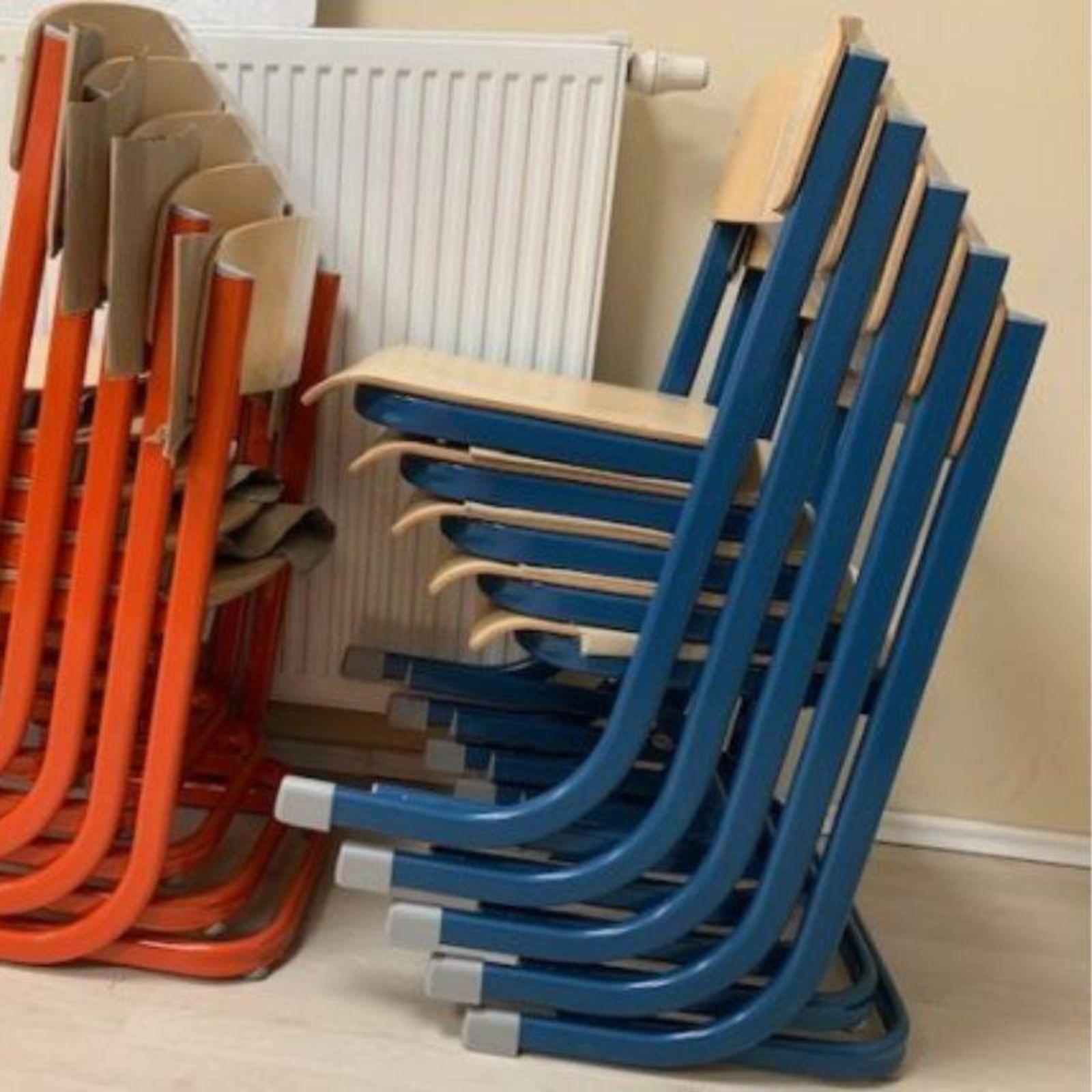 Jednostavno složene Juventa stolice