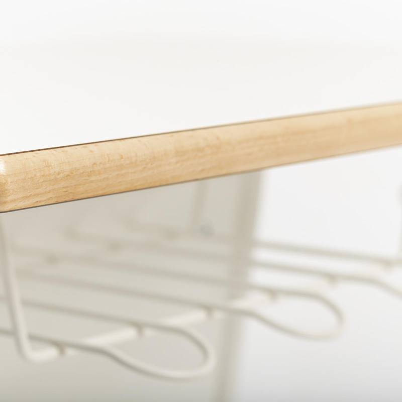 Metalna košarica za klupu