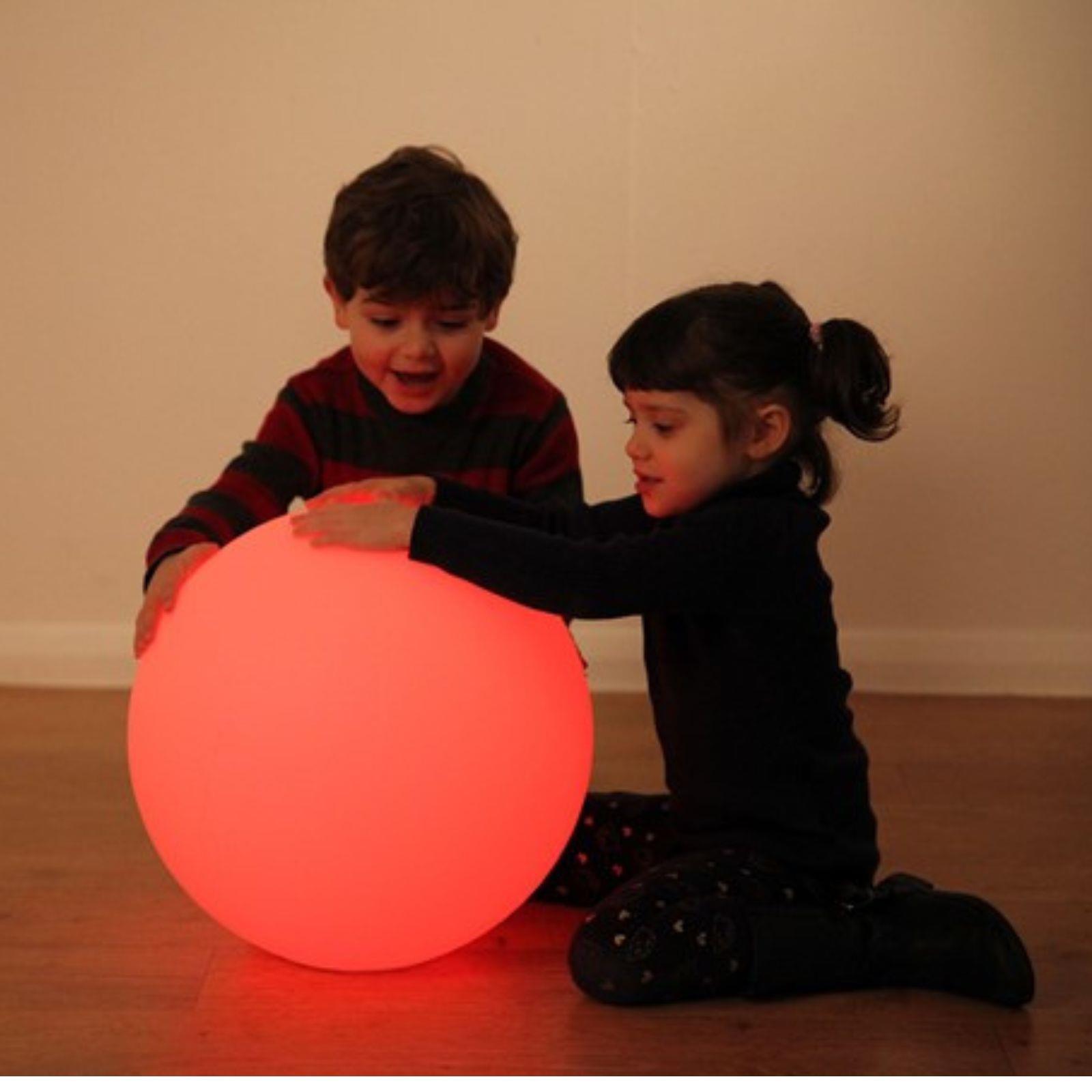 Kugla velika svjetleca s izmjenom boja