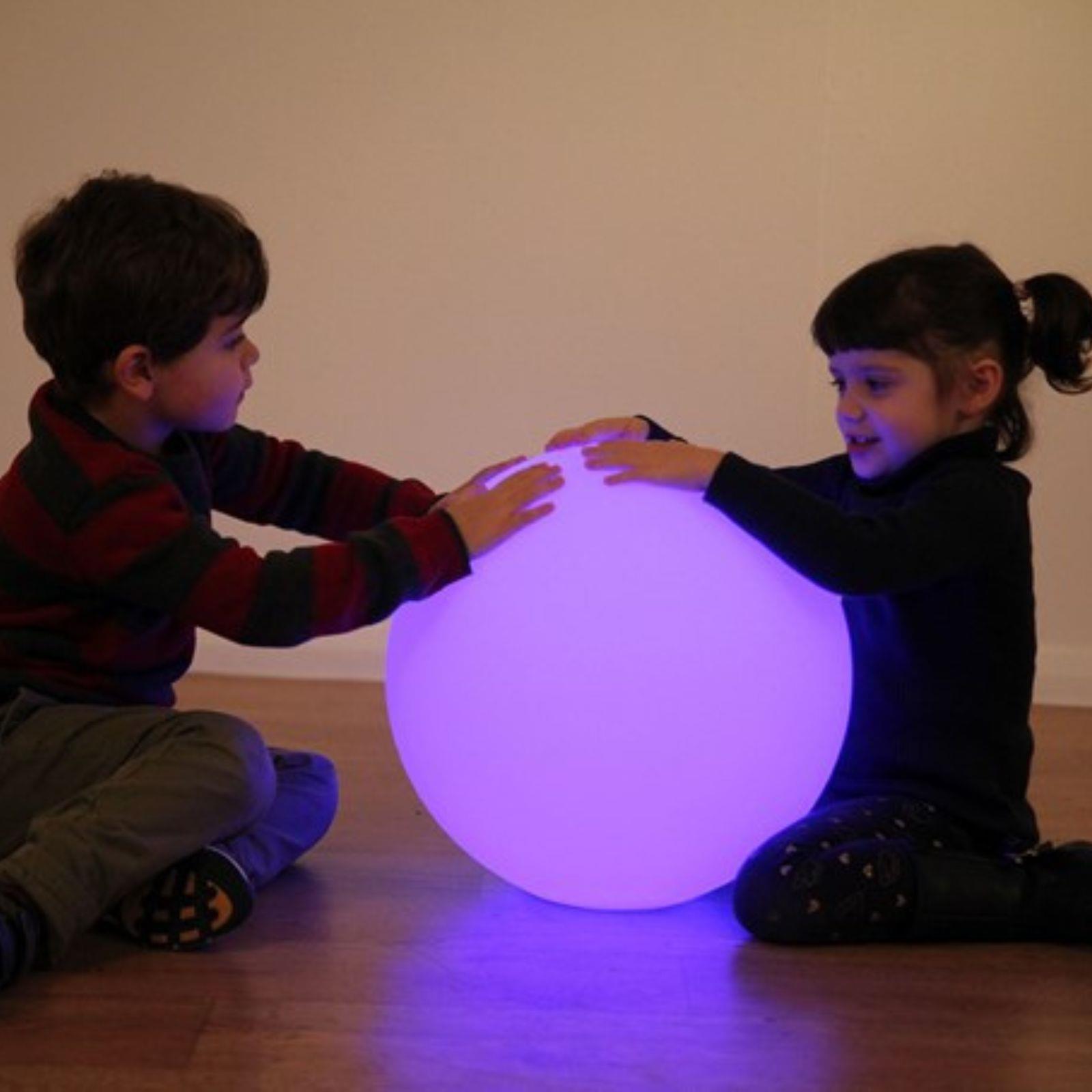 Kugla velika svjetleca s izmjenom boja