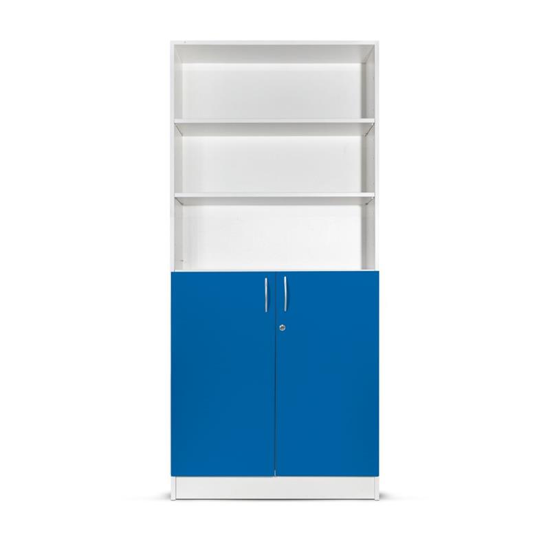 Ormar s plavim vratnim krilima