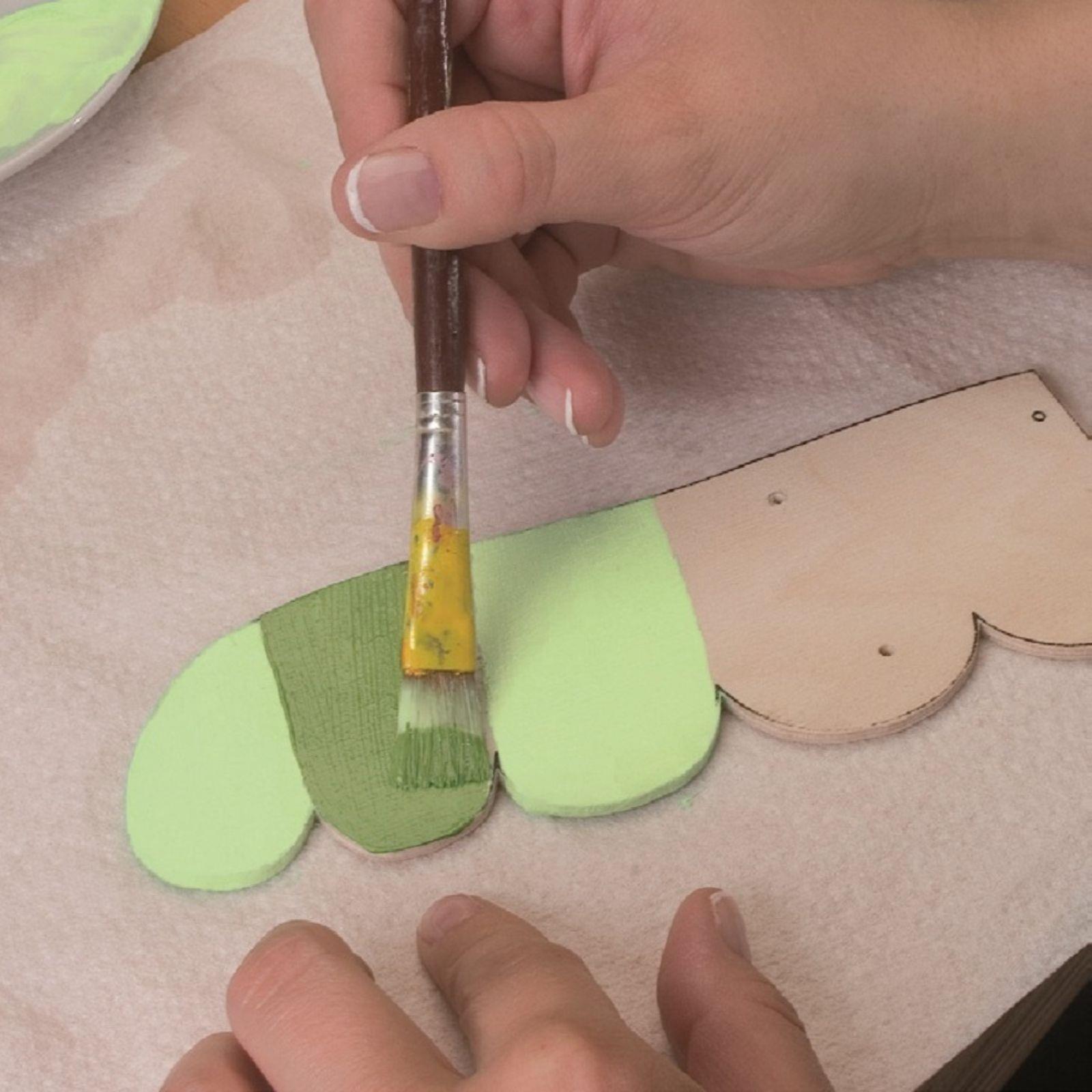 Pribor za rezbarenje u drvenoj kutiji