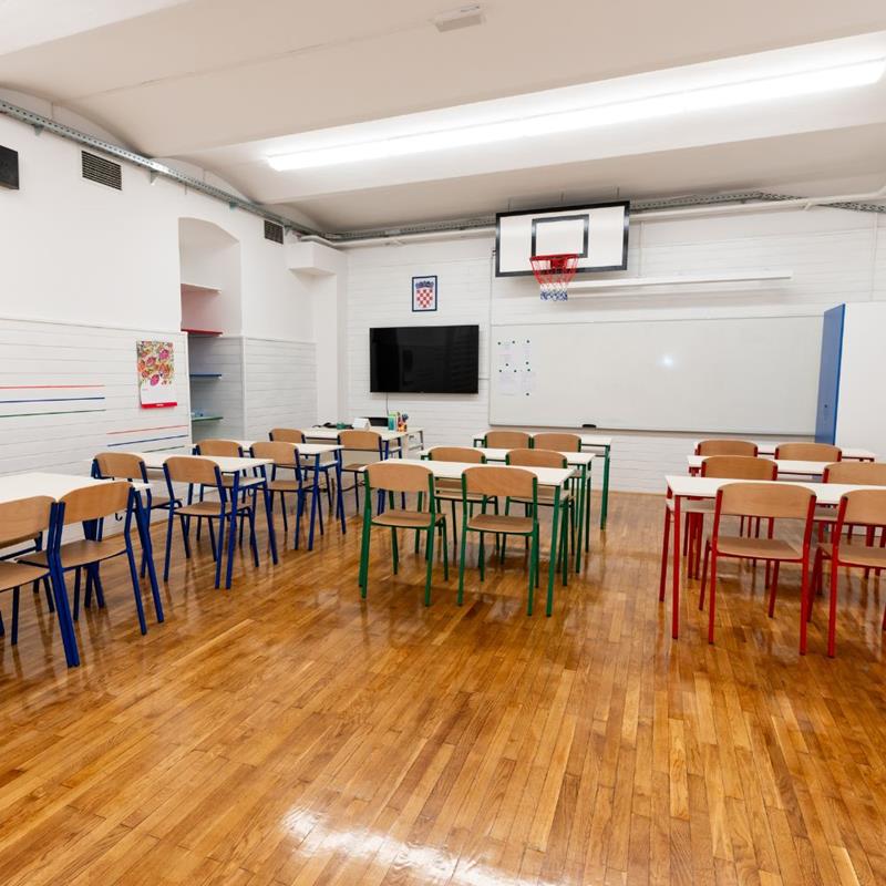 Drvena klupa dvosjed Novi Klasik