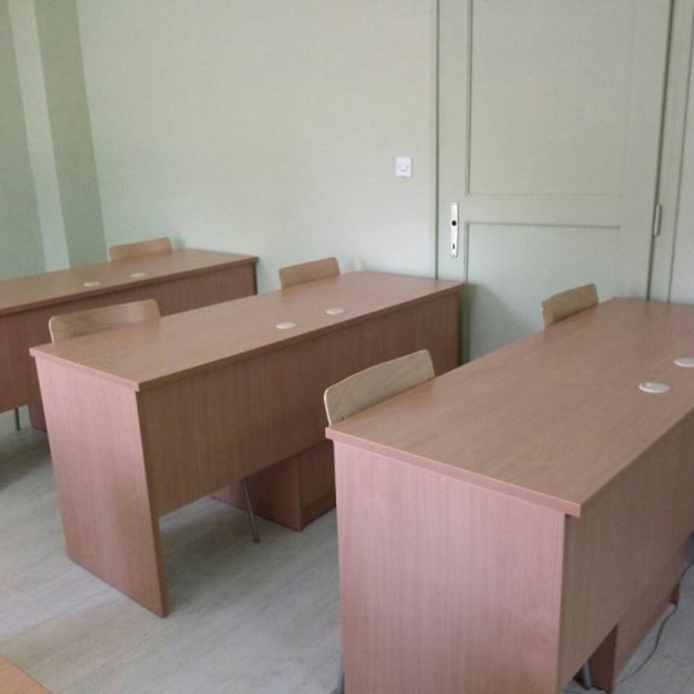 Veliki stol za racunalo